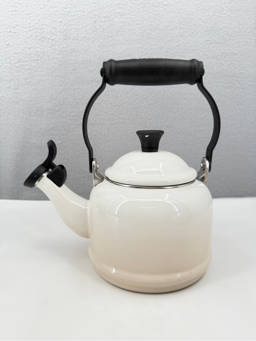 Le Creuset Demi Kettle 1.25qt Tea Pot White Brioche Ombré Enamel Steel Whistling